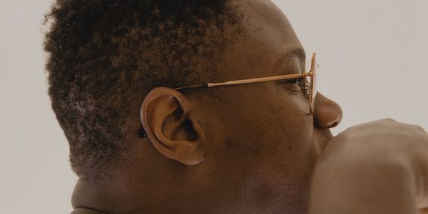 Person practicing morning visual routine